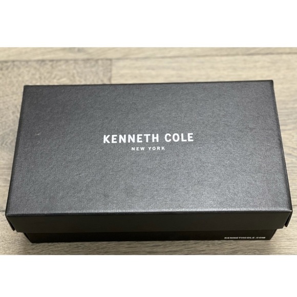 Kenneth Cole New York Palm Flat Toe Loop Sandal - Picture 13 of 13